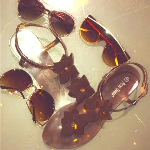 Shoes with free glasses with purchase